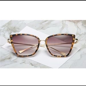 Oversized Cat Eye Sunglasses in Tortoise